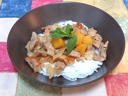 Vepřové nudličky na mangu a zelí – Snadné recept z Vietnam kuchyně, hotový za Do 30 minut